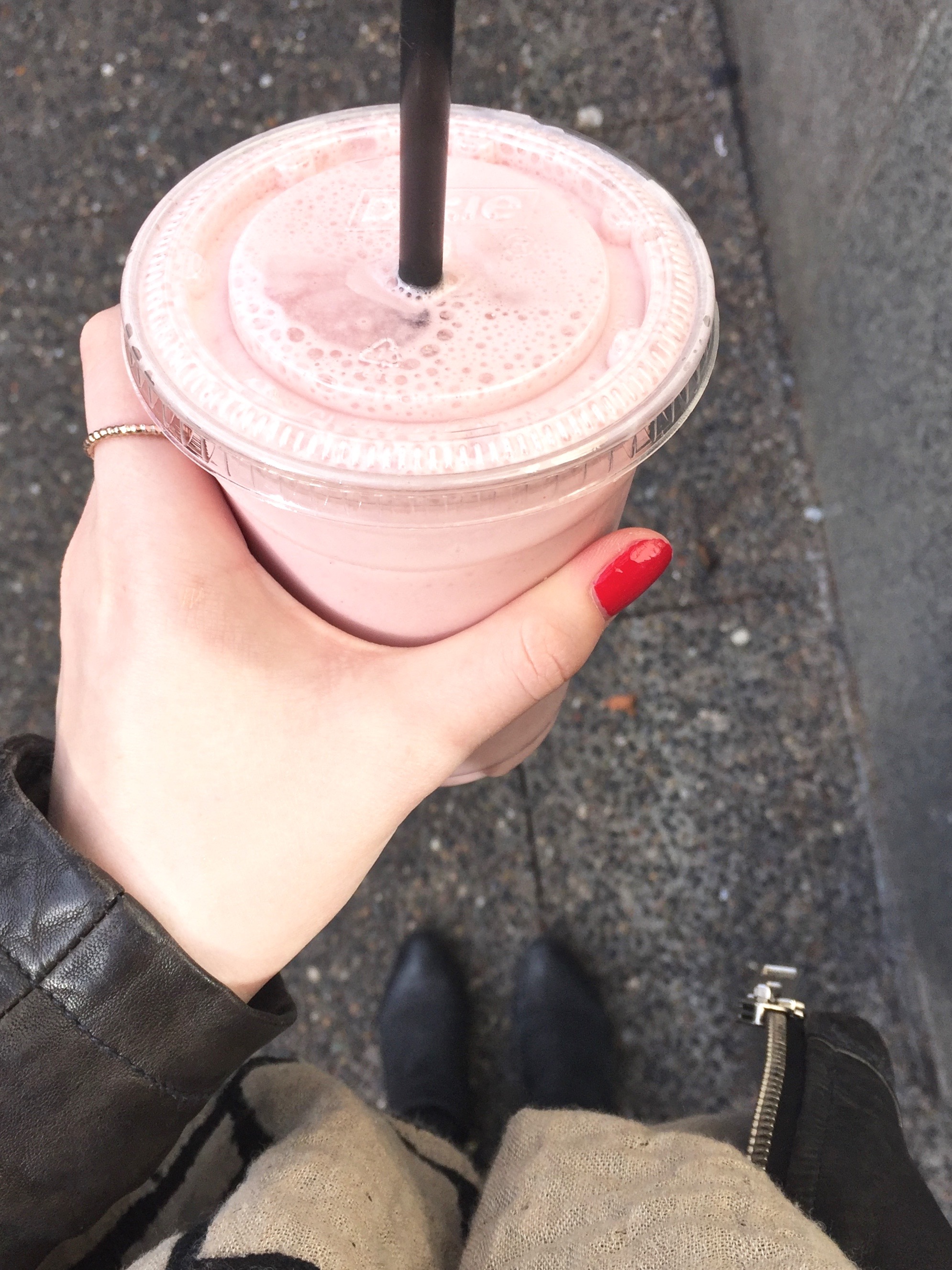 pink-smoothie-vancouver-itinerary-strung-in-gold