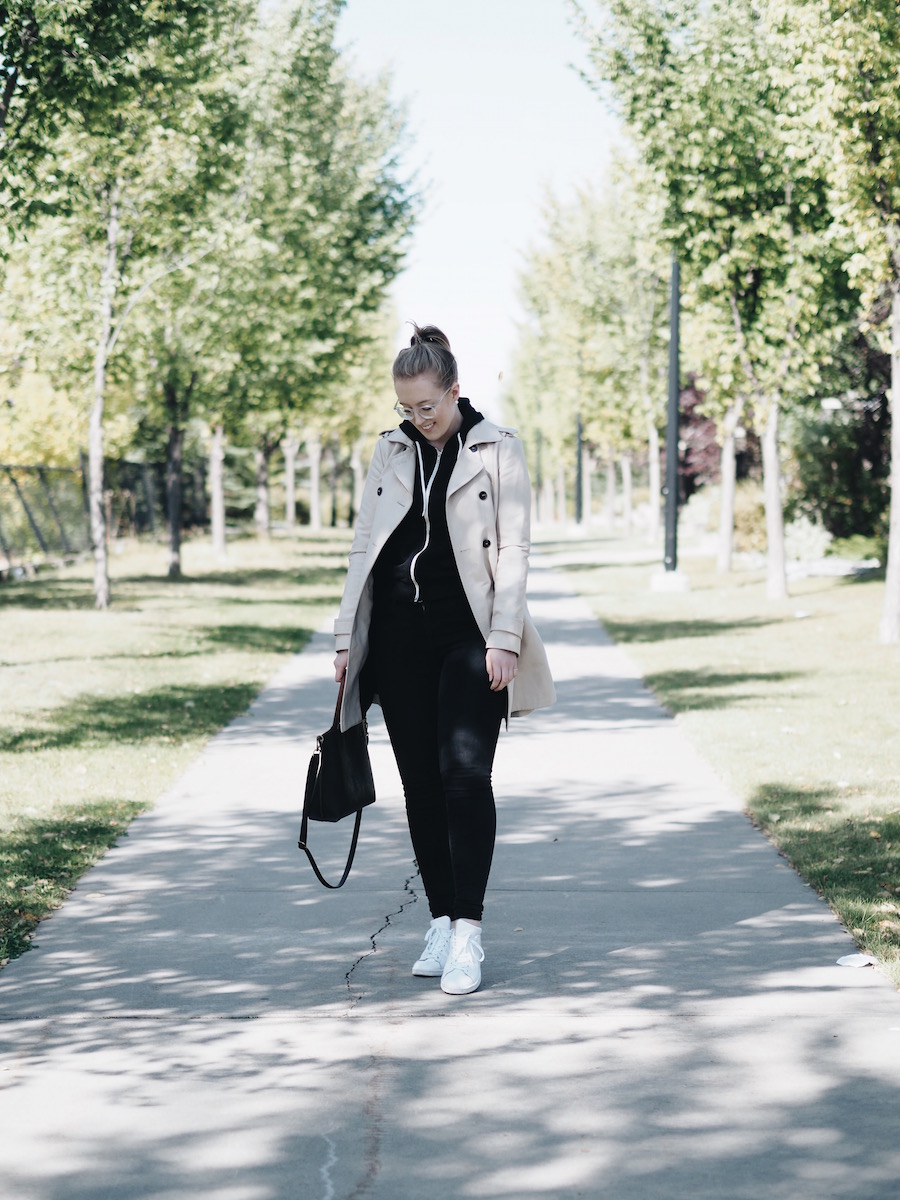 Casual Chic - Strungingold {Zara trench, H&M Sweater, American Eagle Jeans, Adidas Stan Smith sneakers, American Eagle Street Level Bag}